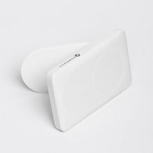 Заредете изображение във визуализатора на галерията – FORCELL F-ENERGY F10K2 MagStand преносима батерия, съвместима с MagSafe PD QC3.0 5A 20W 10 000 mAh бяла