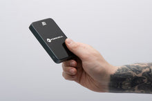 Заредете изображение във визуализатора на галерията – FORCELL F-ENERGY F10K8 Super Slim powerbank compatible with MagSafe PD3.0 QC4.0 15W 10000 mAh black