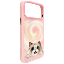 Заредете изображение във визуализатора на галерията – NIMMY case BIG EYED LYING RAGDOLL CAT compatible with MagSafe for IPHONE 18 Pro/17 Pro pink

