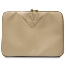 Заредете изображение във визуализатора на галерията – Guess Triangle 4G cover for a 14" laptop - gold
