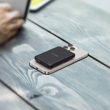 Заредете изображение във визуализатора на галерията – Tech-Protect LifeMag PB10 Powerbank with MagSafe 5000mAh 15W USB-C port - black + USB-C cable
