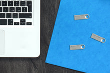 Заредете изображение във визуализатора на галерията – GOODRAM Pendrive UNO3 -  32GB USB 3.2 gen 1 Silver
