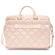 Заредете изображение във визуализатора на галерията – Guess Quilted 4G bag for a 16" laptop - pink
