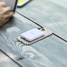 Заредете изображение във визуализатора на галерията – Tech-Protect LifeMag PB10 Powerbank with MagSafe 5000mAh 15W USB-C port - blue + USB-C cable
