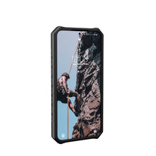 Заредете изображение във визуализатора на галерията – Гръб UAG Urban Armor Gear MONARCH за SAMSUNG S22 Plus 5G черен
