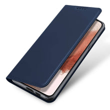 Заредете изображение във визуализатора на галерията – Калъф тип книга DUX DUCIS SKIN PRO за SAMSUNG S23 син
