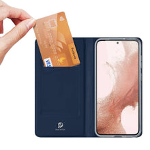Заредете изображение във визуализатора на галерията – Калъф тип книга DUX DUCIS SKIN PRO за SAMSUNG S23 син
