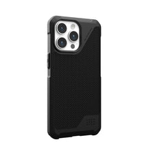 Заредете изображение във визуализатора на галерията – (UAG) Urban Armor Gear Metropolis LT калъф съвместим с MagSafe за IPHONE 15 PRO MAX кевлар черен
