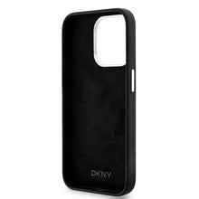Заредете изображение във визуализатора на галерията – DKNY калъф за IPHONE 15 Pro съвместим с MagSafe DKHMP15LSMCHLK (DKNY HC MagSafe Силикон с хоризонтален метален логотип) черен

