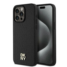 Заредете изображение във визуализатора на галерията – DKNY калъф за IPHONE 15 Pro Max съвместим с MagSafe DKHMP15XPSHRPSK (DKNY HC MagSafe Pu Повторен модел с логотип) черен

