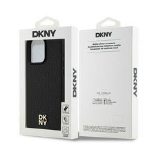 Заредете изображение във визуализатора на галерията – DKNY калъф за IPHONE 15 Pro Max съвместим с MagSafe DKHMP15XPSHRPSK (DKNY HC MagSafe Pu Повторен модел с логотип) черен
