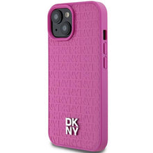 Заредете изображение във визуализатора на галерията – DKNY калъф за IPHONE 15 съвместим с MagSafe DKHMP15SPSHRPSP (DKNY HC MagSafe Pu Повторен модел с логотип) розов
