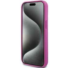 Заредете изображение във визуализатора на галерията – DKNY калъф за IPHONE 15 съвместим с MagSafe DKHMP15SPSHRPSP (DKNY HC MagSafe Pu Повторен модел с логотип) розов
