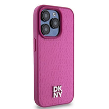 Заредете изображение във визуализатора на галерията – DKNY калъф за IPHONE 15 Pro съвместим с MagSafe DKHMP15LPSHRPSP (DKNY HC MagSafe Pu Повторен модел с логотип) розов

