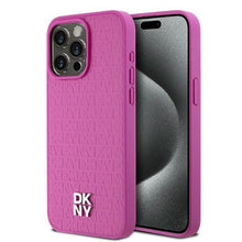 Заредете изображение във визуализатора на галерията – DKNY калъф за IPHONE 15 Pro Max съвместим с MagSafe DKHMP15XPSHRPSP (DKNY HC MagSafe Pu Повторен модел с логотип) розов
