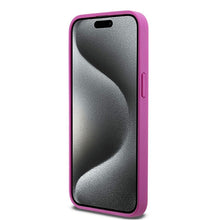 Заредете изображение във визуализатора на галерията – DKNY калъф за IPHONE 15 Pro Max съвместим с MagSafe DKHMP15XPSHRPSP (DKNY HC MagSafe Pu Повторен модел с логотип) розов

