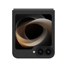 Заредете изображение във визуализатора на галерията – Оригинален гръб SPIGEN AIRSKIN for SAMSUNG Z Flip 6 aramid черен
