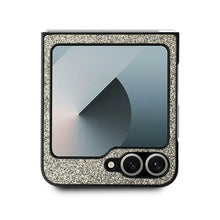 Заредете изображение във визуализатора на галерията – Оригинален гръб GUESS за SAMSUNG Z Flip 6 GUHCZF6HGGSHD (HC PU 4G Glitter Script) златист
