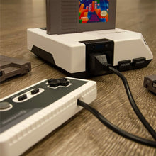 Заредете изображение във визуализатора на галерията – HYPERKIN игрова конзола RETRON 1 HD M01888-WH бяла

