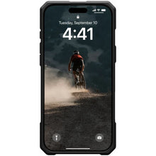 Заредете изображение във визуализатора на галерията – Гръб UAG Urban Armor Gear MONARCH PRO за IPHONE 16 Pro Max carbon fiber
