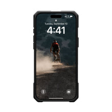 Заредете изображение във визуализатора на галерията – Гръб UAG Urban Armor Gear MONARCH за IPHONE 16 Pro Max carbon fiber
