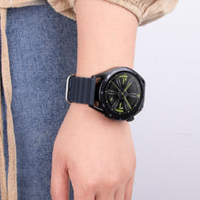 Заредете изображение във визуализатора на галерията – HOCO silicone strap 22 mm WH01 midnight blue
