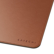 Заредете изображение във визуализатора на галерията – SATECHI vegan leather desk pad ST-LPDMN brown
