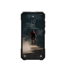 Заредете изображение във визуализатора на галерията – UAG Urban Armor Gear case MONARCH PRO with built-in magnet for SAMSUNG S25 5G kevlar black
