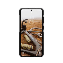 Заредете изображение във визуализатора на галерията – UAG Urban Armor Gear case METROPOLIS LT MAGNET with built-in magnet for SAMSUNG S25 Plus 5G kevlar black
