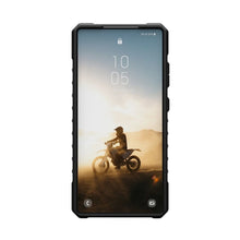 Заредете изображение във визуализатора на галерията – UAG Urban Armor Gear case PATHFINDER CLEAR MAGNET with built-in magnet for SAMSUNG S25 Ultra 5G ice/silver

