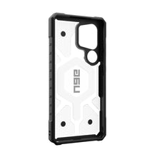 Заредете изображение във визуализатора на галерията – UAG Urban Armor Gear case PATHFINDER CLEAR MAGNET with built-in magnet for SAMSUNG S25 Ultra 5G ice/silver
