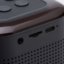 Заредете изображение във визуализатора на галерията – Говорител bluetooth Mini + безжичен микрофон LED Y1 черен

