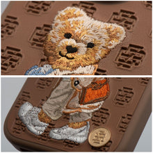 Заредете изображение във визуализатора на галерията – Гръб ZUCK BEAR PARIS GENTLEMAN for IPHONE 16 Pro Max bag
