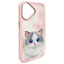 Заредете изображение във визуализатора на галерията – Гръб NIMMY BIG EYED PET 2.0 Cat за IPHONE 16 розов
