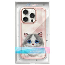 Заредете изображение във визуализатора на галерията – NIMMY case BIG EYED PET 2.0 Cat for IPHONE 16 Pro pink
