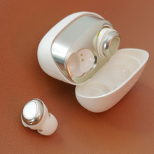 Заредете изображение във визуализатора на галерията – HOCO wireless earphones bluetooth TWS EW200 milky white
