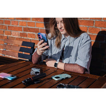 Заредете изображение във визуализатора на галерията – Гръб FORCELL F-PROTECT Mirage  съвместим с MagSafe за IPHONE 15 зелен marble
