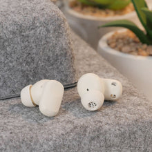 Заредете изображение във визуализатора на галерията – HOCO wireless earphone bluetooth TWS EQ19 milky white
