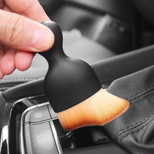 Заредете изображение във визуализатора на галерията – Car interior detailing brush black
