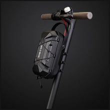 Заредете изображение във визуализатора на галерията – WILDMAN traveling bag for scooter waterproof 3L GD6X Plus black
