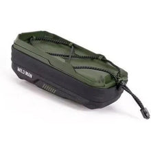 Заредете изображение във визуализатора на галерията – WILDMAN traveling bag for bike handlebars with zipper 0,6L (4 &quot;- 7&quot;) GX330 green
