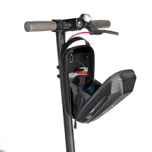 Заредете изображение във визуализатора на галерията – WILDMAN traveling bag for scooter waterproof 3L GD9X Plus black
