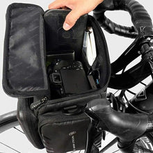 Заредете изображение във визуализатора на галерията – WILDMAN traveling bag for bike handlebars with zipper 4L GS6 black
