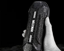 Заредете изображение във визуализатора на галерията – WILDMAN traveling bag plug into place bottle cage 0,8L XT11 black
