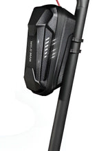Заредете изображение във визуализатора на галерията – WILDMAN traveling bag for scooter waterproof 4L ES8X Max black
