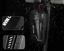 Заредете изображение във визуализатора на галерията – WILDMAN traveling bag for scooter waterproof 4L ES8X Max black
