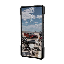 Заредете изображение във визуализатора на галерията – ( UAG ) Monarch Pro  гръб за SAMSUNG S23 ULTRA 5G with magnet carbon fiber
