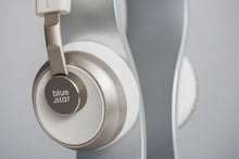 Заредете изображение във визуализатора на галерията – Безжични слушалки BLUE STAR BH02 бели
