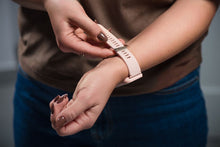 Заредете изображение във визуализатора на галерията – Smartwach TITMO E-100 (TFT, bluetooth call) pink
