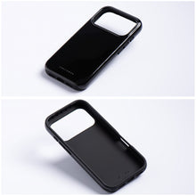 Заредете изображение във визуализатора на галерията – ROAR case RAINBOW BUMPER compatible with MagSafe for IPHONE 17 Pro black
